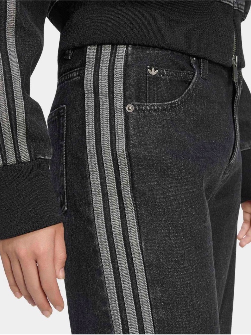 Adidas women’s Firebird Black Jeans with Signature Three-Stripes size 29